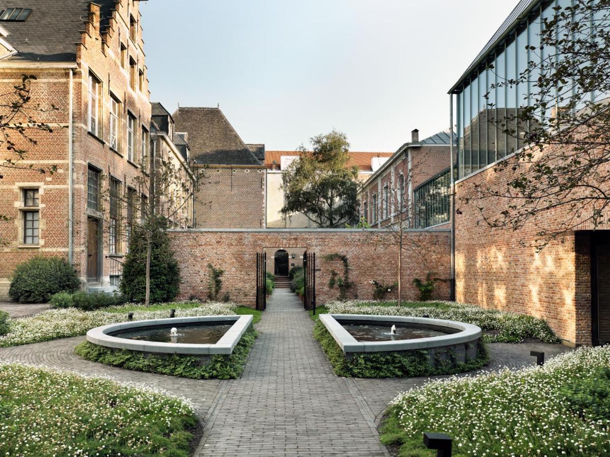 Botanic Sanctuary Antwerp - The Leading Hotels Of The World Exterior photo The garden of the museum