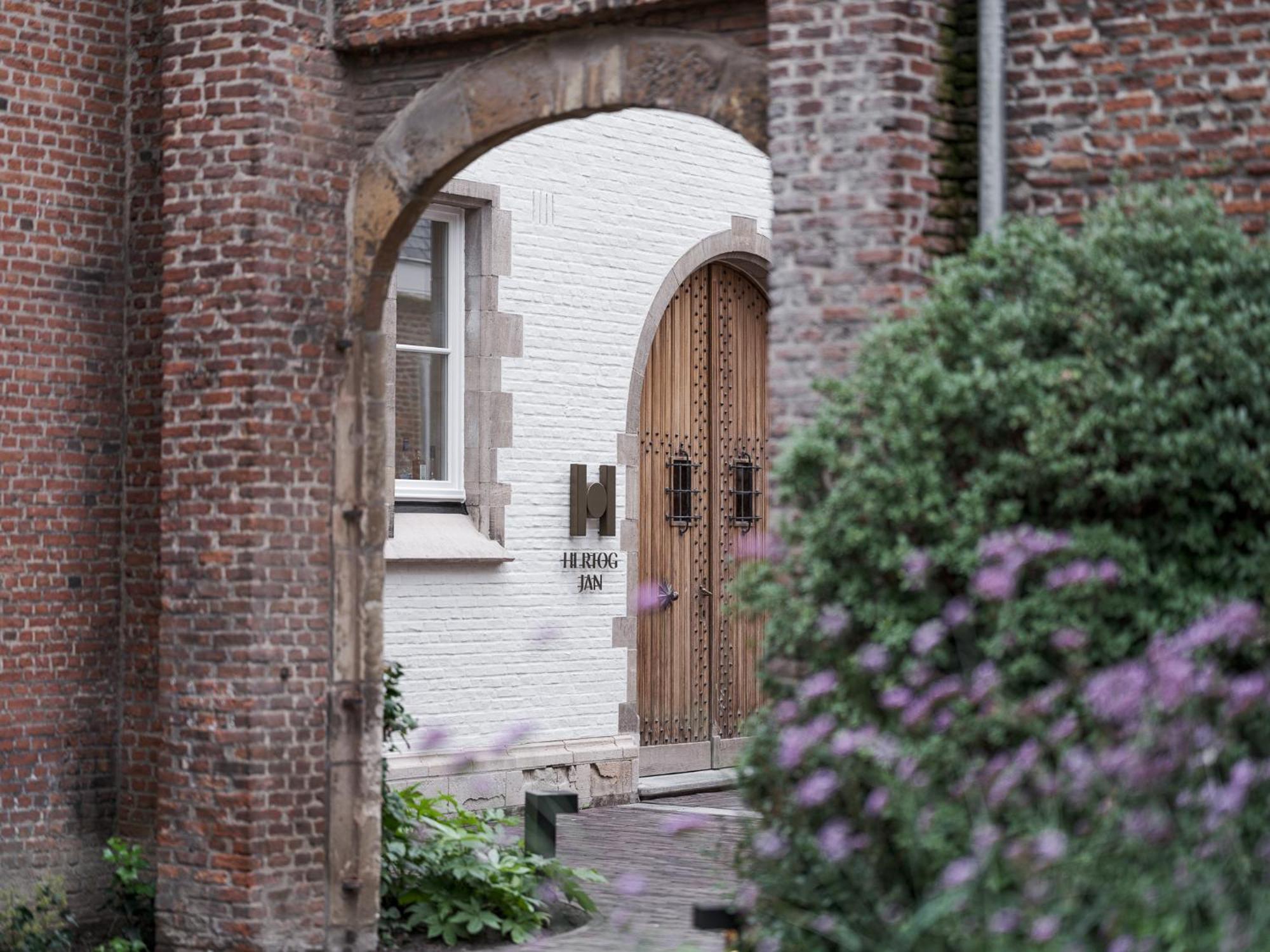 Botanic Sanctuary Antwerp - The Leading Hotels Of The World Exterior photo The gatehouse